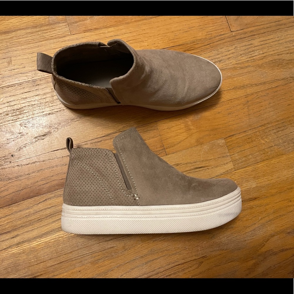 Universal Thread platform booties